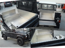 Land Rover Defender mit Alu-Warzenblechverkleidung. Land Rover Defender mit Alu-Warzenblechverkleidung.