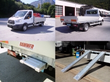 Ford Transit mit feuerverzinkter Stahlpritsche und Alu-Auffahrrampen zum Einschieben, für Baggertransport.