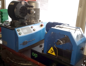 Schlauchpresse für Hydraulikschläuche