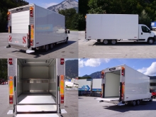 3-Achs-Fiat Ducato mit Niederflur-Fahrgestell mit Sandwichkofferaufbau, Rolltor und Dhollandia-Hublift für Müllcontainer-Transport. 3-Achs-Fiat Ducato mit Niederflur-Fahrgestell mit Sandwichkofferaufbau, Rolltor und Dhollandia-Hublift für Müllcontainer-Transport.