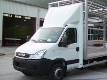 IVECO DAILY mit 3D-Spoiler und Seitenflügel / Fahrerhausverbreiterung. IVECO DAILY mit 3D-Spoiler und Seitenflügel / Fahrerhausverbreiterung.