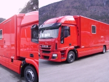 IVECO EUROCARGO mit Seitenflügel/Fahrerhausverbreiterung und Seitenverkleidung. IVECO EUROCARGO mit Seitenflügel/Fahrerhausverbreiterung und Seitenverkleidung.